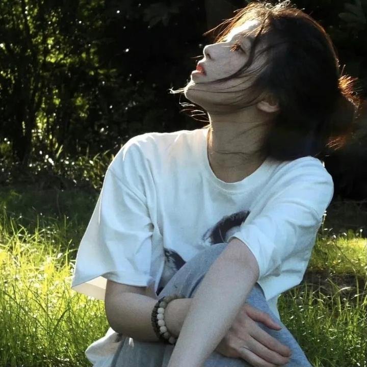 裸女游城